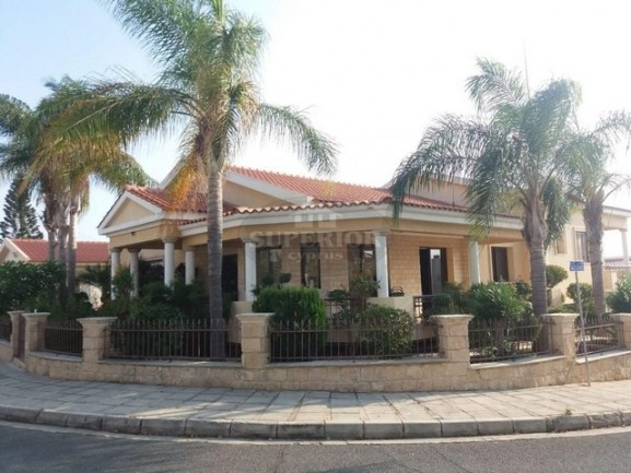 RP-4006 - Villa for rent in Petridia, Paphos
