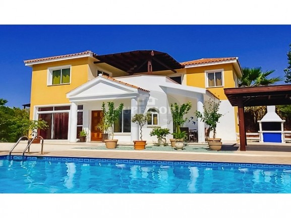 RP-4108 - Villa for rent in Coral Bay, Paphos