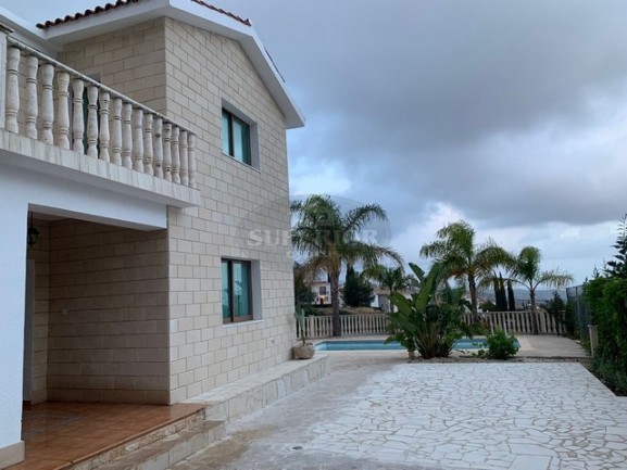 RP-4125 - Villa for rent in Peyia, Paphos