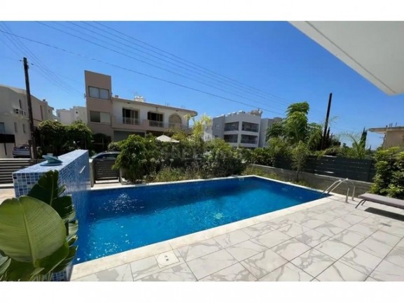 RP-4290 - Villa for rent in Kato Paphos, Paphos
